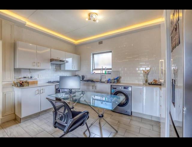 2 BEDROOM APARTMENT FOR SALE IN FOURWAYS